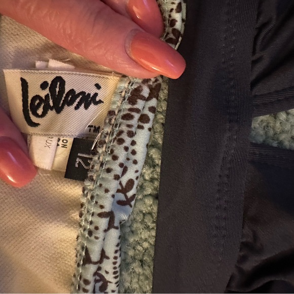 Bikini - Picture 2 of 2